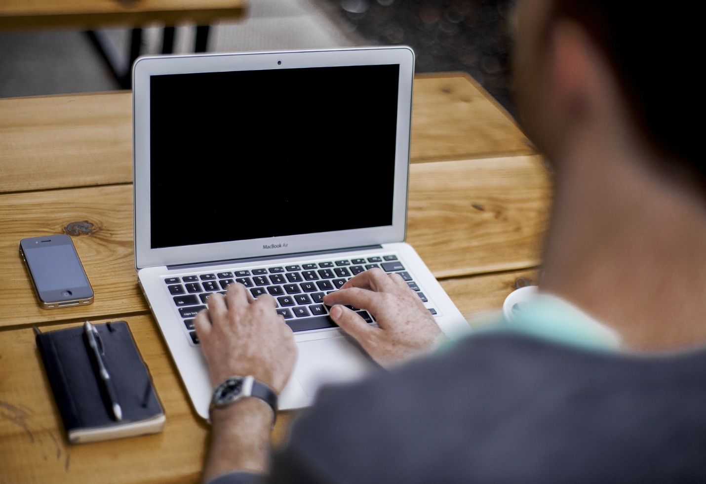 9 signs you&rsquo;re working way, way too much