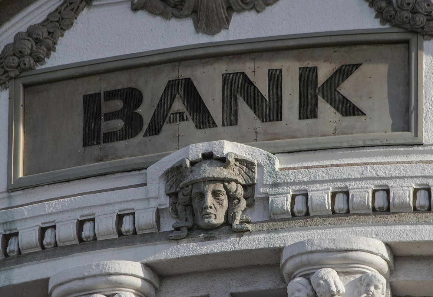 Your Complete Guide to Investing in Bank Stocks