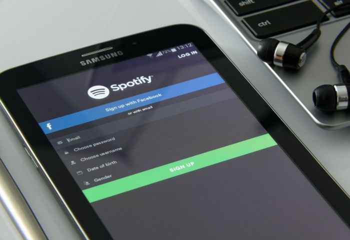 Spotify purges R. Kelly from playlists with new &lsquo;hateful conduct&rsquo; policy