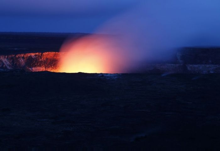 Evacuees rescue valuables from Hawaii volcano lava