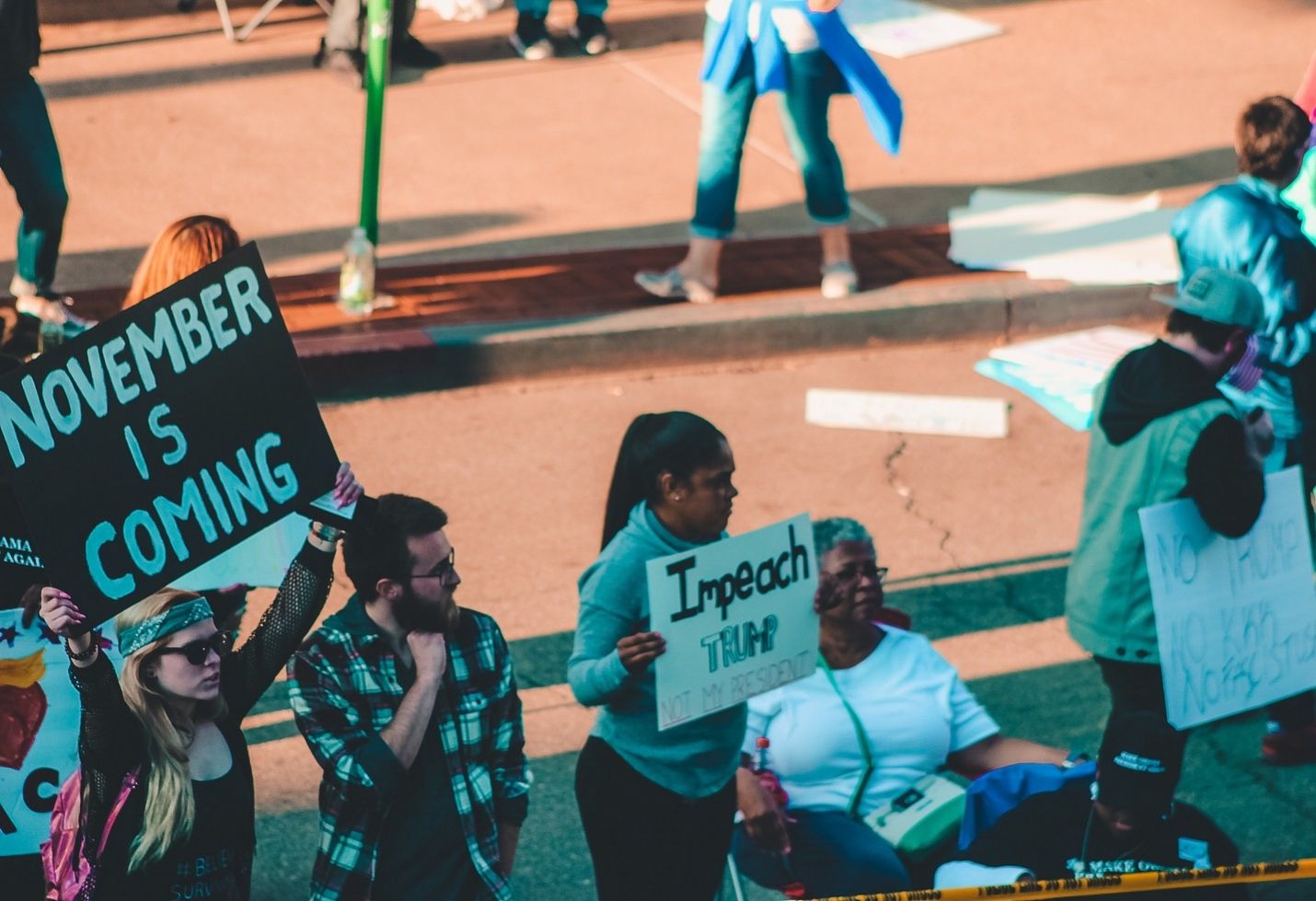 Democrats clash in 2020&prime;s opening debate, aiming at Trump