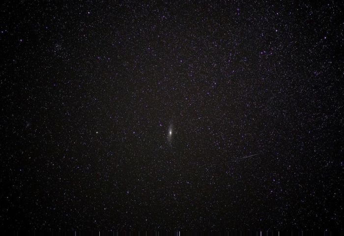 Elon Musk Shares Stunning Footage of Comet&rsquo;s Surface Passing Rosetta