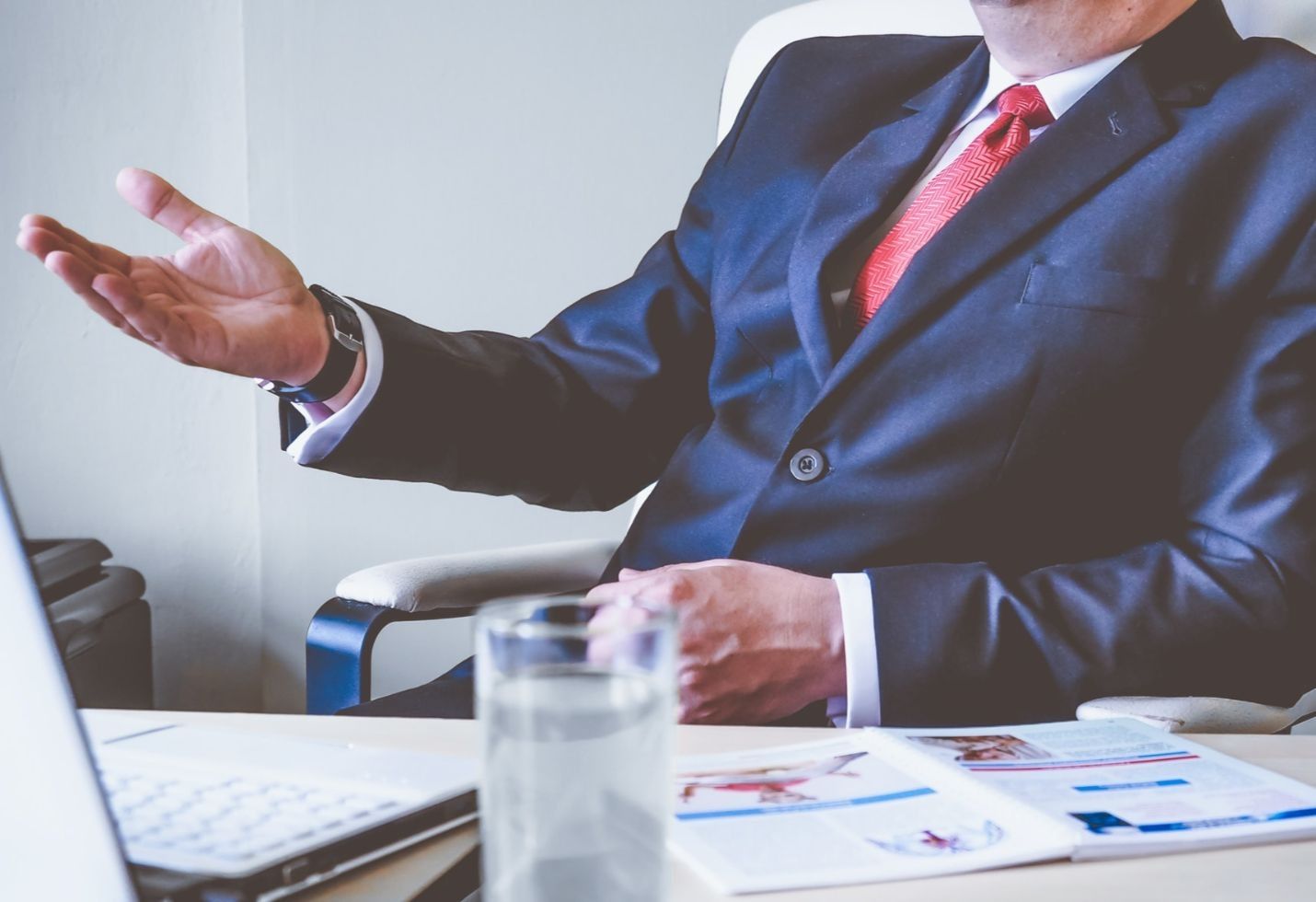 Trump&rsquo;s team, senators to negotiate $1T economic rescue deal