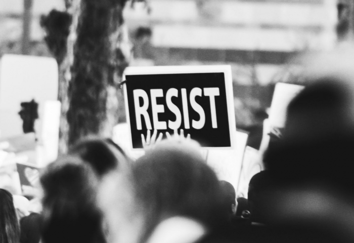 Belarus: Mass protest eclipses defiant Belarus leader's rally