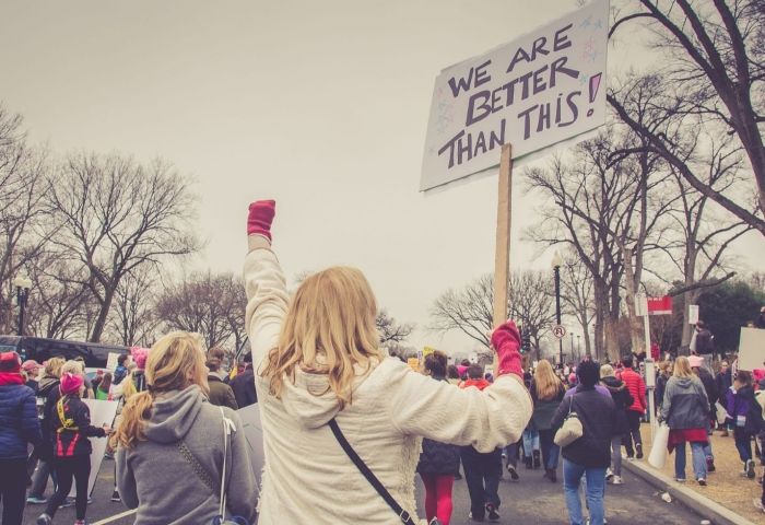Germany migrants: Protesters march over young man's death in K&ouml;then