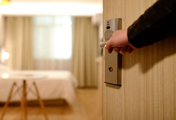 Kareem Hunt admits he misled Chiefs about hotel assault