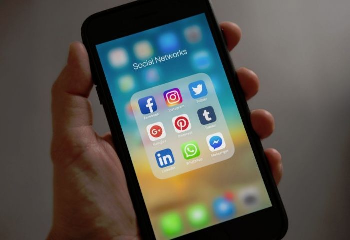 Stock Market News: Boeing Gets a Win; Pinterest Draws Interest