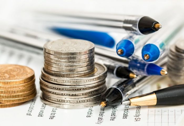 Top Republican's son backs Democrat running for father's seat