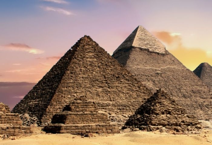 The Pyramids of Giza Are Near a Pizza Hut, and Other Sites That May Disappoint You