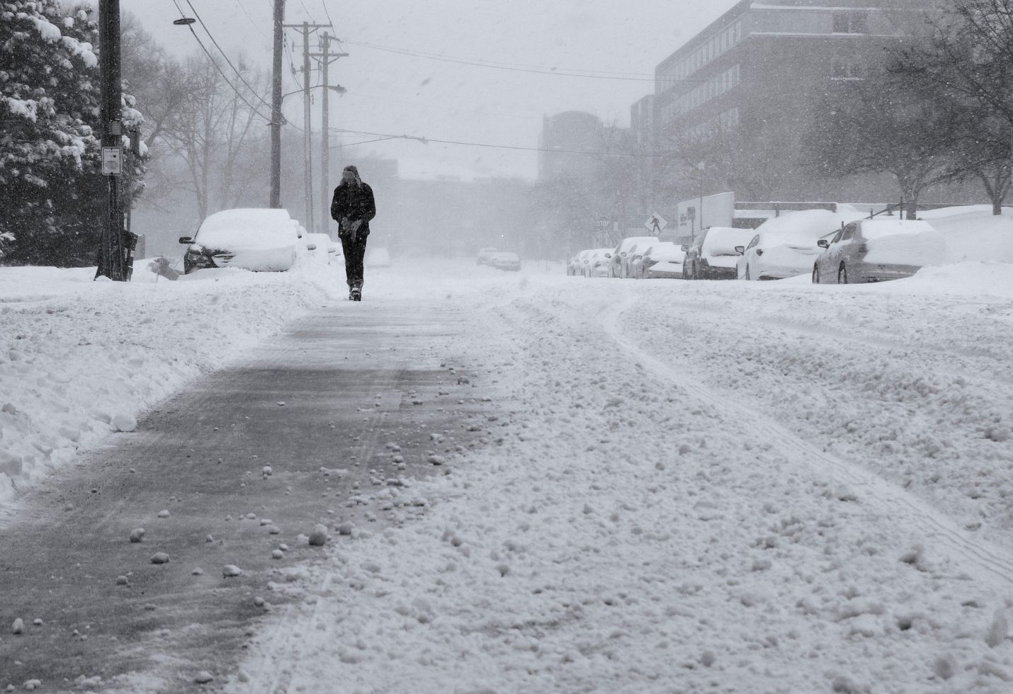 Spring storm keeps central US in icy grip, hampering travel