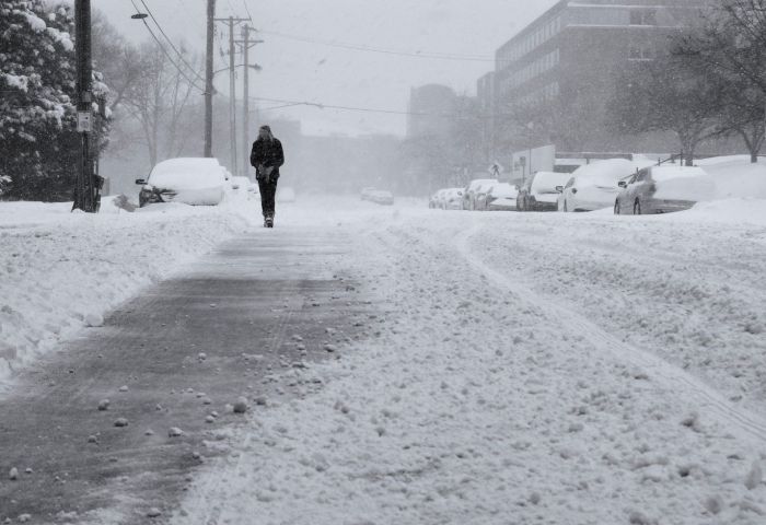 Spring storm keeps central US in icy grip, hampering travel
