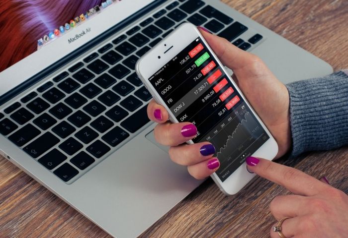 7 Winners and Losers Among U.S. Retail Stocks