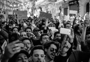 Protests turn violent for 2nd day in Lebanon&rsquo;s capital