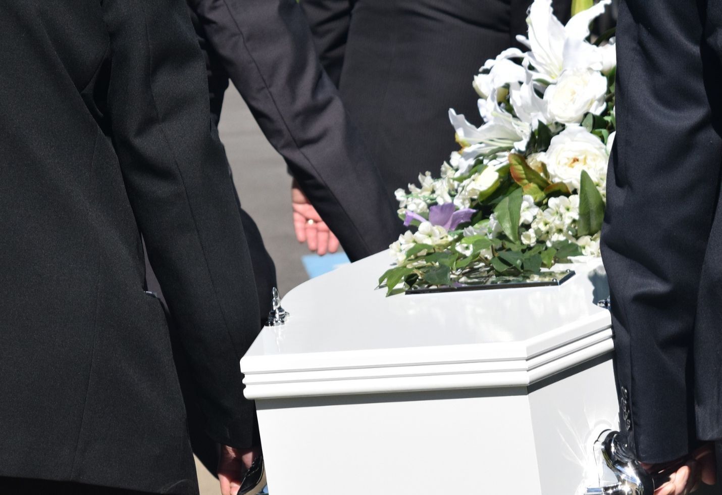 The Latest: Casket arrives at Capitol for McCain memorial