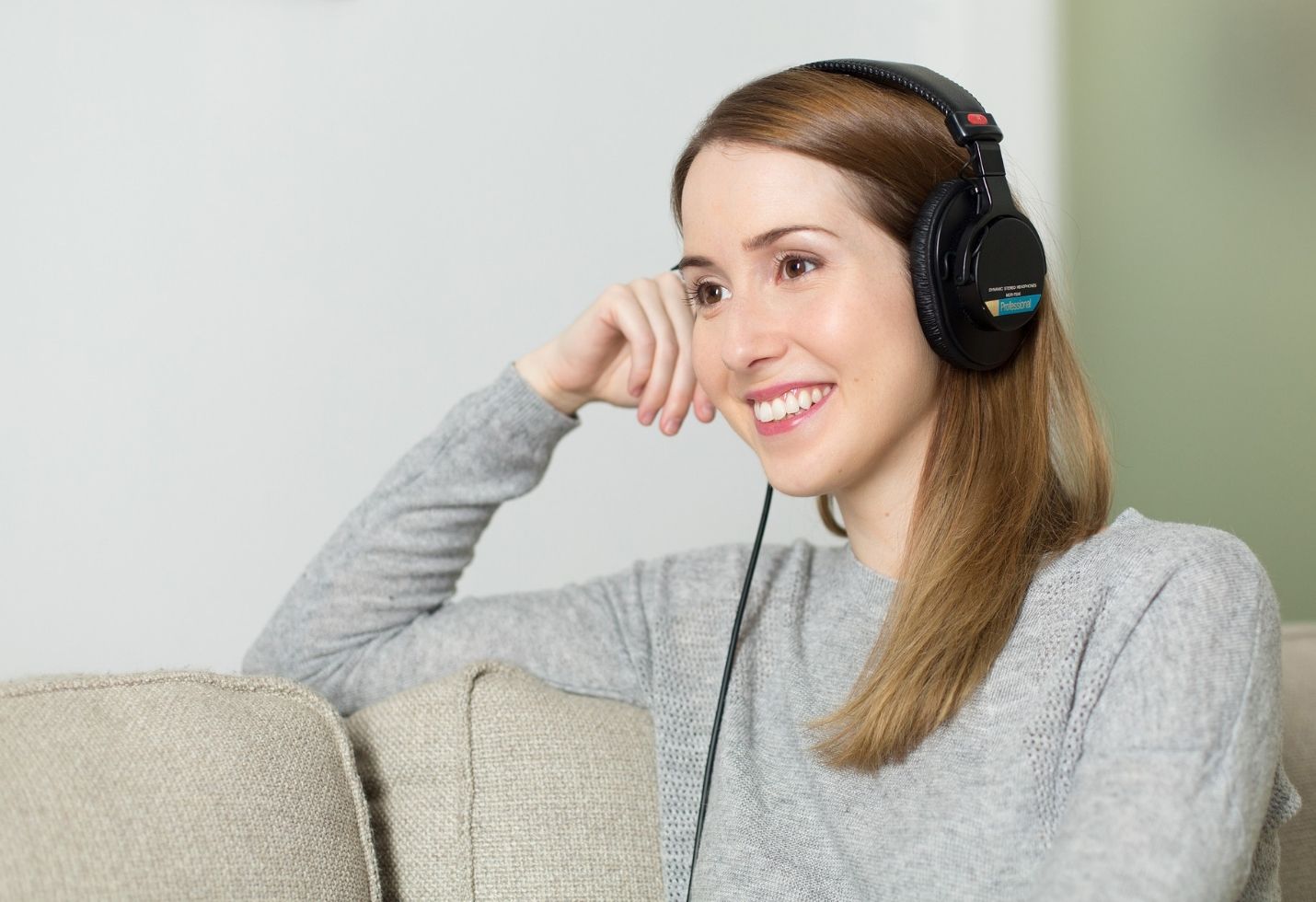 Jabra&rsquo;s Elite 85h noise-canceling headphones last for 32 hours